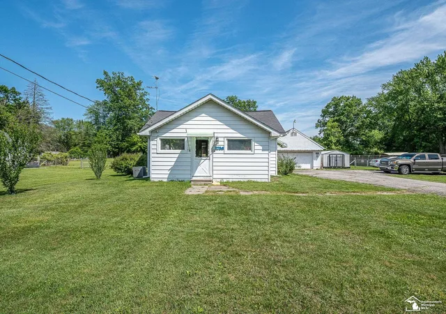 Photo 3 of Single family home for sale at 1736 Meadow Dr, Monroe, MI 48162 | MLS# 57050209759 | Listing updated on 2026-06-05
