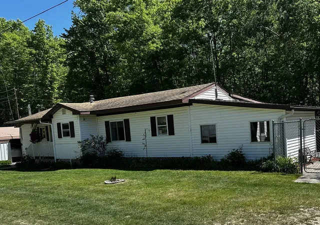 Photo 3 of Single family home for sale at 5778 Betty Ln, Barryton, MI 49305 | MLS# 78080069085 | Listing updated on 2026-09-11