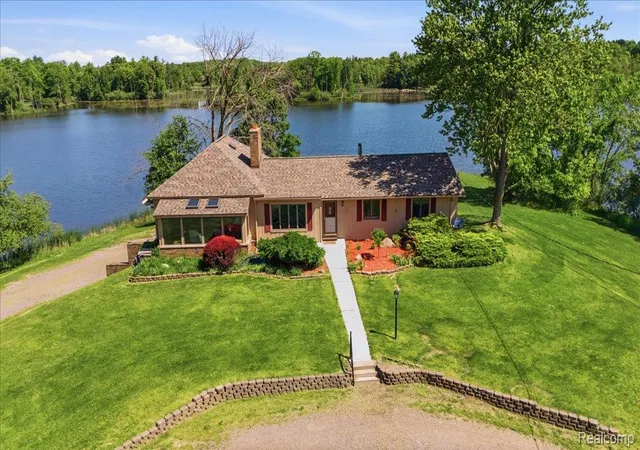 Photo 1 of Single family home for sale at 725 Deerpath Ct, Ortonville, MI 48462 | MLS# 20261040187 | Listing updated on 2026-08-25
