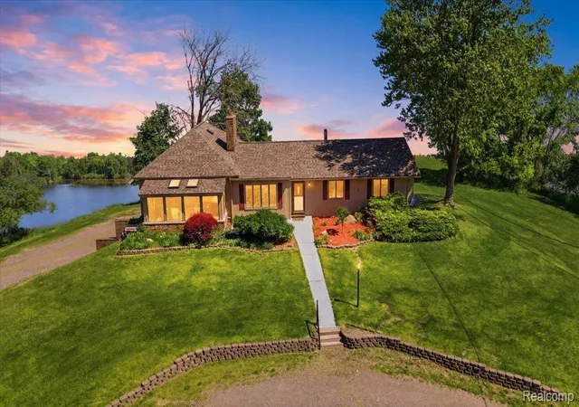 Photo 2 of Single family home for sale at 725 Deerpath Ct, Ortonville, MI 48462 | MLS# 20261040187 | Listing updated on 2026-08-25