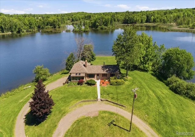 Photo 3 of Single family home for sale at 725 Deerpath Ct, Ortonville, MI 48462 | MLS# 20261040187 | Listing updated on 2026-08-25