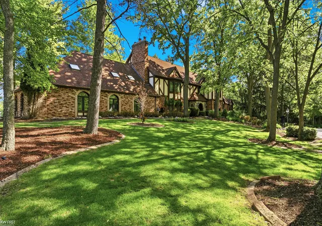 2nd image of 9220 Creekwood Lake Trl, Grand Blanc, MI 48439 | MLS# 5050209769