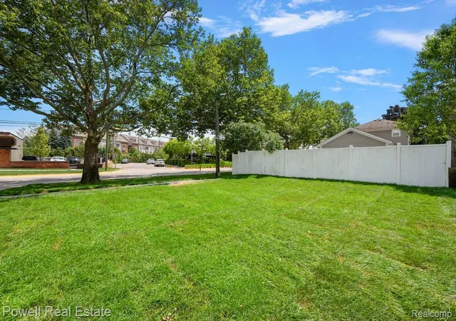 5th image of 1998 Hazel St, Birmingham, MI 48009 | MLS# 20261040209
