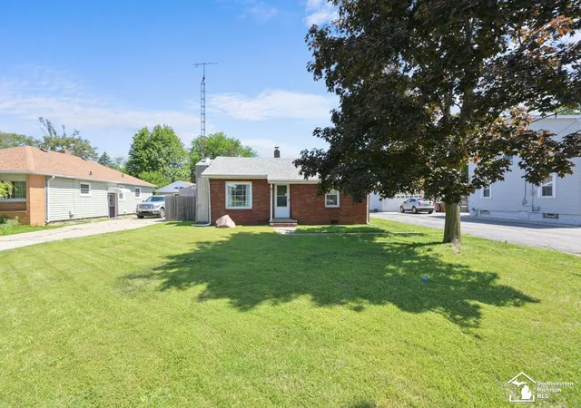 Photo 2 of Single family home for sale at 5864 Edgewood Blvd, Monroe, MI 48161 | MLS# 57050209778 | Listing updated on 2026-06-10