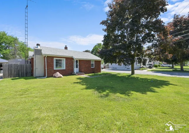Photo 3 of Single family home for sale at 5864 Edgewood Blvd, Monroe, MI 48161 | MLS# 57050209778 | Listing updated on 2026-06-10