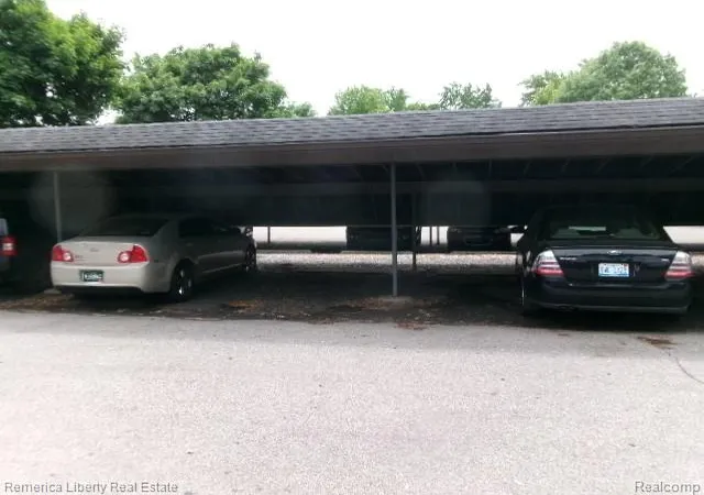 3rd image of 15110 Fairfield St, Livonia, MI 48154