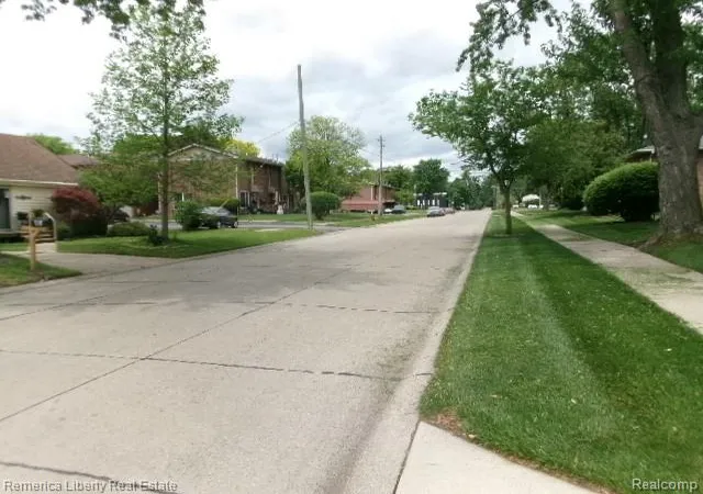 4th image of 15110 Fairfield St, Livonia, MI 48154