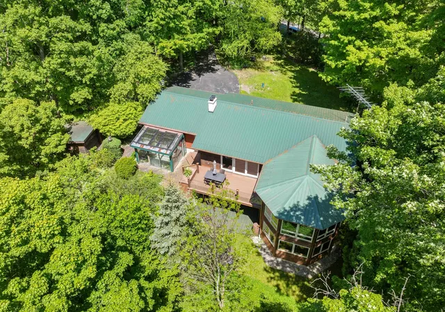 Photo 4 of Single family home for sale at 2160 S Maple Valley Rd, Suttons Bay, MI 49682 | MLS# 78080069093 | Listing updated on 2026-06-11