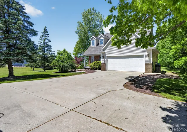 Photo 3 of Single family home for sale at 9055 Hegel Rd, Goodrich, MI 48438 | MLS# 20261040266 | Listing updated on 2026-08-31