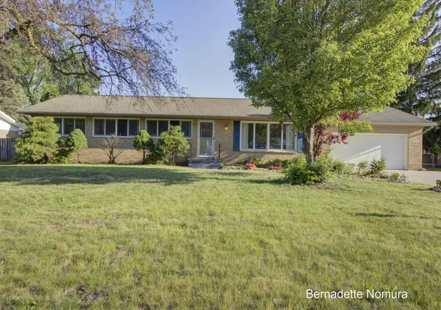 1st image of 1906 Andrew St Se, Grand Rapids, MI 49508 | MLS# 65026026336
