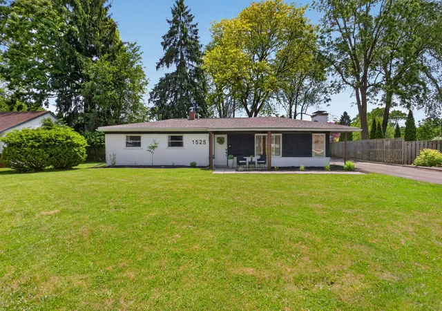 Photo 1 of Single family home for sale at 1525 Larrys Dr, Jackson, MI 49203 | MLS# 55026026345 | Listing updated on 2026-06-11