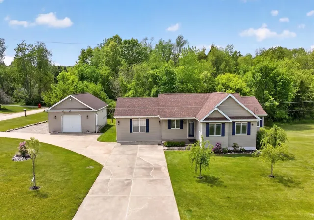 Homes for sale in Somerset Township Hillsdale, MI | 10740 Montview Dr, Somerset Township Hillsdale, MI 49249 | MLS# 55026026341