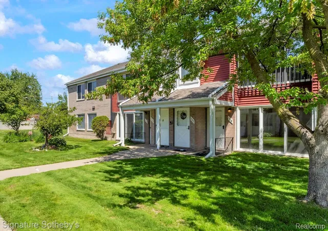 Homes for sale in St Clair Shores City Macomb, MI | 508 Sunset Ln, St Clair Shores City Macomb, MI 48082 | MLS# 20261040313
