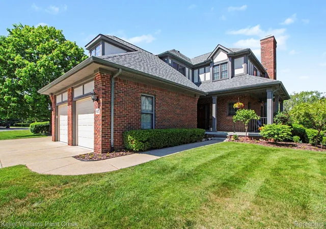 Listing Photo 3 - Condo for sale in building located at 63 Burniah Ln, Lake Orion, MI 48362