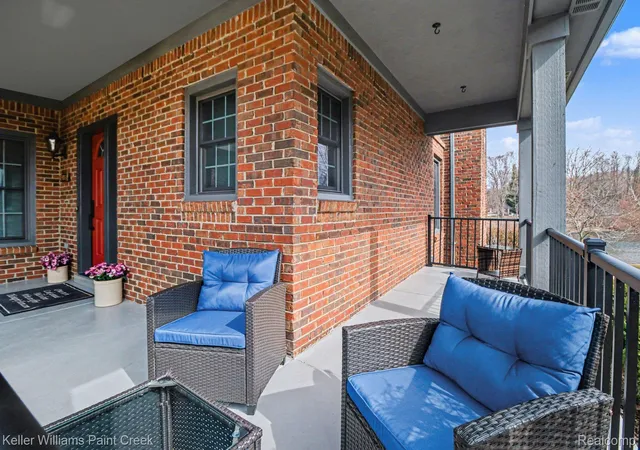 Listing Photo 4 - Condo for sale in building located at 63 Burniah Ln, Lake Orion, MI 48362