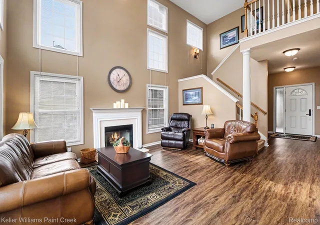 Listing Photo 5 - Condo for sale in building located at 63 Burniah Ln, Lake Orion, MI 48362