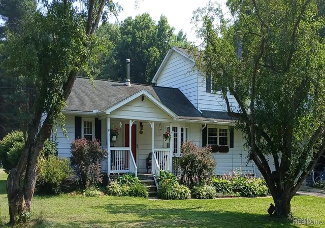 Photo 1 of Single family home for sale at 18073 Sharon Valley Rd, Manchester, MI 48158 | MLS# 20261040363 | Listing updated on 2026-06-03