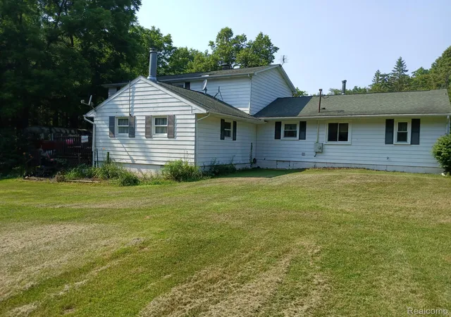Photo 2 of Single family home for sale at 18073 Sharon Valley Rd, Manchester, MI 48158 | MLS# 20261040363 | Listing updated on 2026-06-03