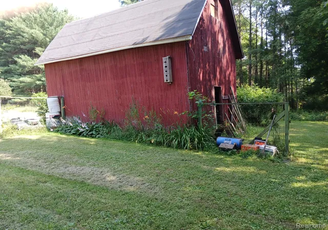Photo 3 of Single family home for sale at 18073 Sharon Valley Rd, Manchester, MI 48158 | MLS# 20261040363 | Listing updated on 2026-06-03