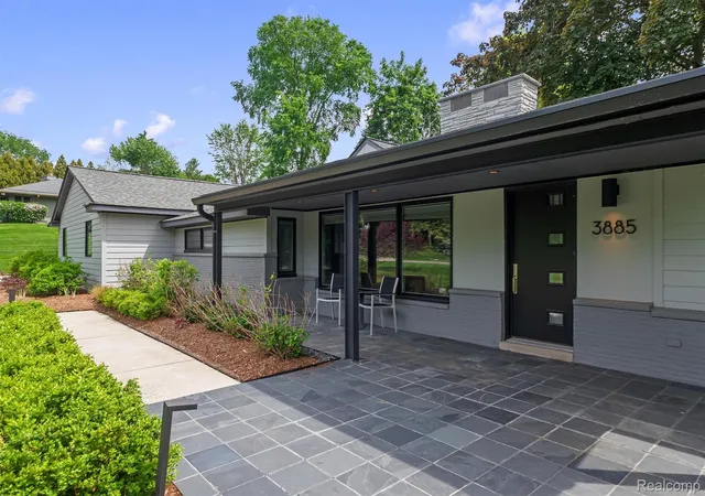 Photo 3 of Single family home for sale at 3885 Oakland Dr, Bloomfield Hills, MI 48301 | MLS# 20261040362 | Listing updated on 2026-06-09