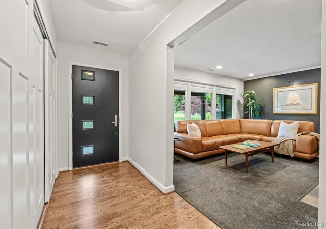 Photo 3 of Single family home for sale at 3885 Oakland Dr, Bloomfield Hills, MI 48301 | MLS# 20261040362 | Listing updated on 2026-06-09