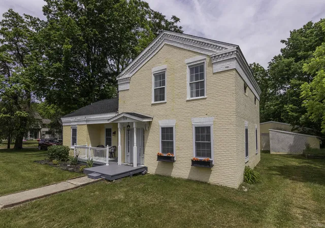 3rd image of 514 N Kalamazoo St, Paw Paw, MI 49079 | MLS# 66026026375