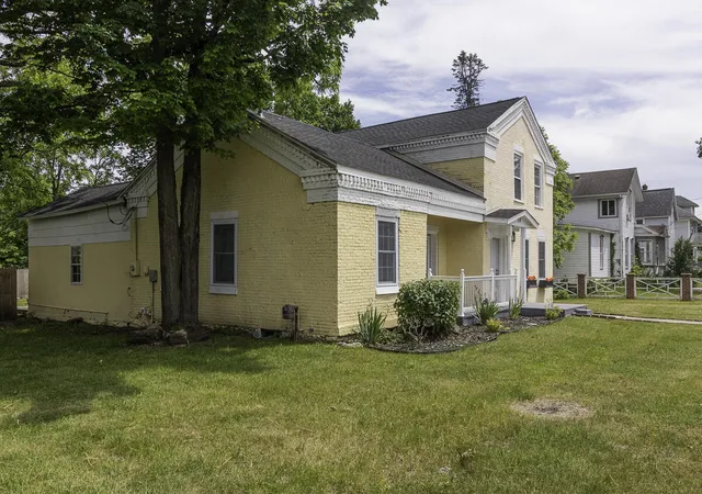 51st image of 514 N Kalamazoo St, Paw Paw, MI 49079 | MLS# 66026026375