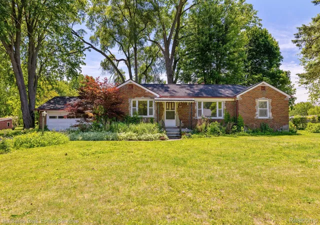 Photo 2 of Single family home for sale at 4800 Chicago Rd, Warren, MI 48092 | MLS# 20261040381 | Listing updated on 2026-06-16