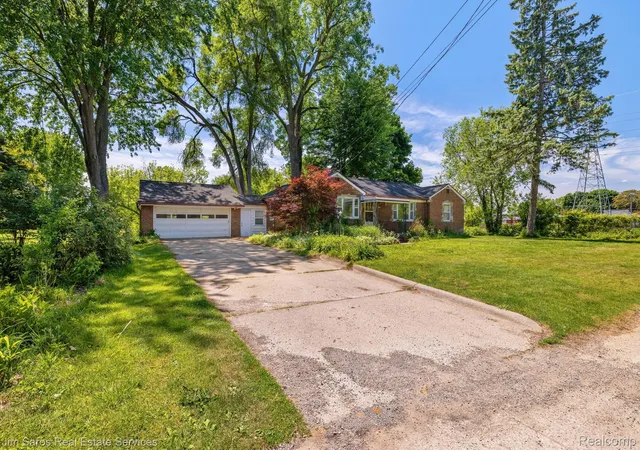 Photo 3 of Single family home for sale at 4800 Chicago Rd, Warren, MI 48092 | MLS# 20261040381 | Listing updated on 2026-06-16
