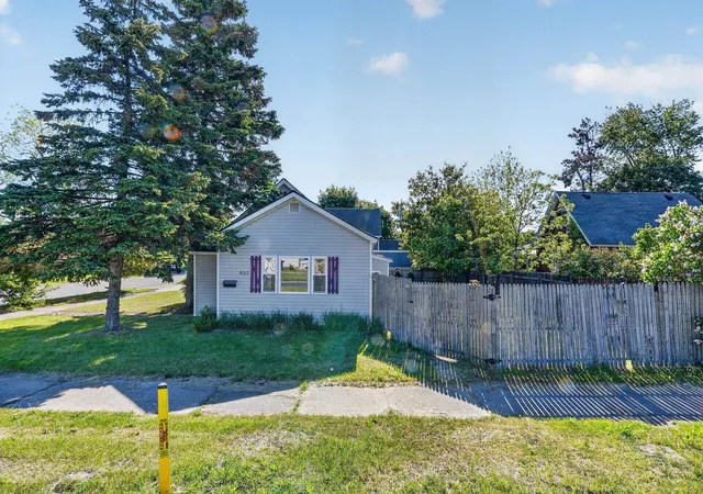 Photo 2 of Single family home for sale at 932 Farrar St, Cadillac, MI 49601 | MLS# 78080069101 | Listing updated on 2026-06-05