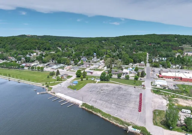 35th image of 903 Main St, Frankfort, MI 49635 | MLS# 78080069102