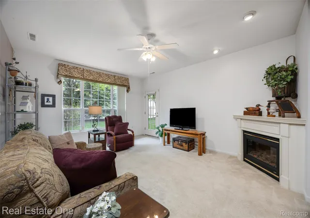 Homes for sale in Walled Lake, MI | 4104 Chesapeake Cir, Walled Lake, MI 48390