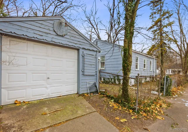 24th image of 19816 Harlow St, Detroit, MI 48235 | MLS# 20261040405