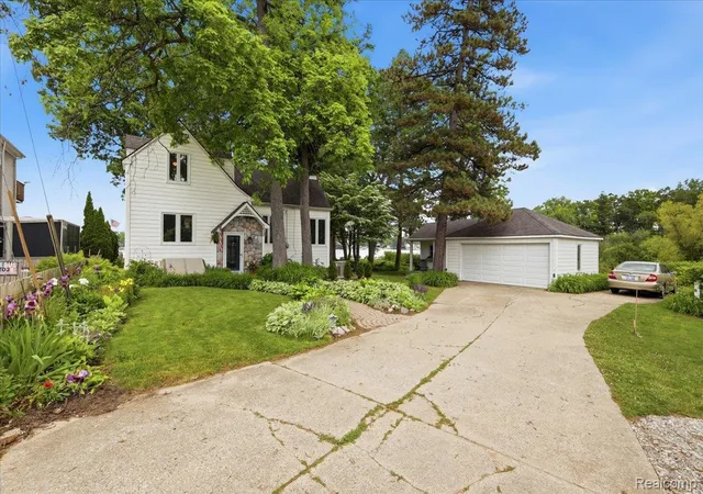 1st image of 6880 Forestlawn Ct, Waterford, MI 48327 | MLS# 20261040408