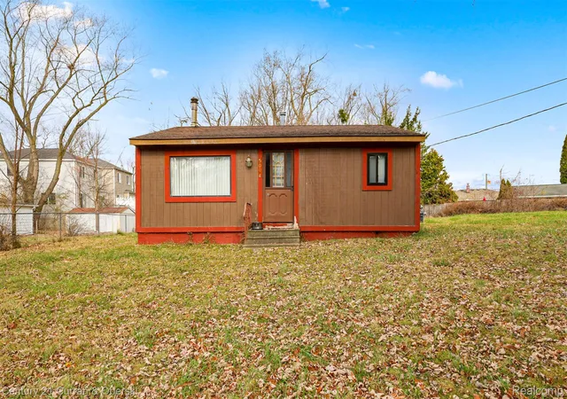 Photo 1 of Sale Pending at 5094 Coshocton Dr, Waterford, MI 48327 | MLS# 20261040435 | Listing updated on 2026-07-18