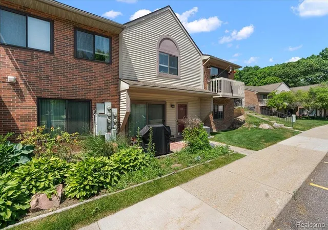 Photo 2 of Condo for sale at 399 Spring Brooke Dr, Brighton, MI 48116 | MLS# 20261040462 | Listing updated on 2026-06-20