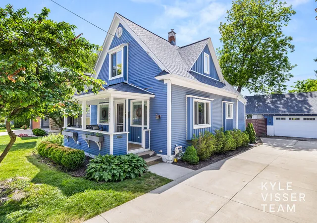 Homes for sale in East Grand Rapids City Kent, MI | 725 Gladstone Dr Se, East Grand Rapids City Kent, MI 49506 | MLS# 65026026408