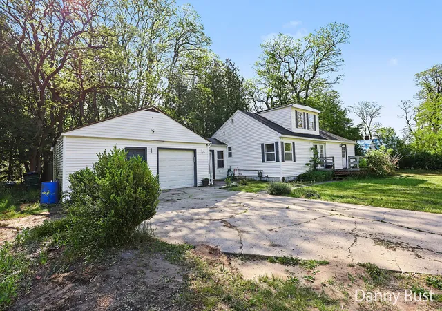 3rd image of 1430 Delz Dr, Muskegon, MI 49445 | MLS# 71026026416