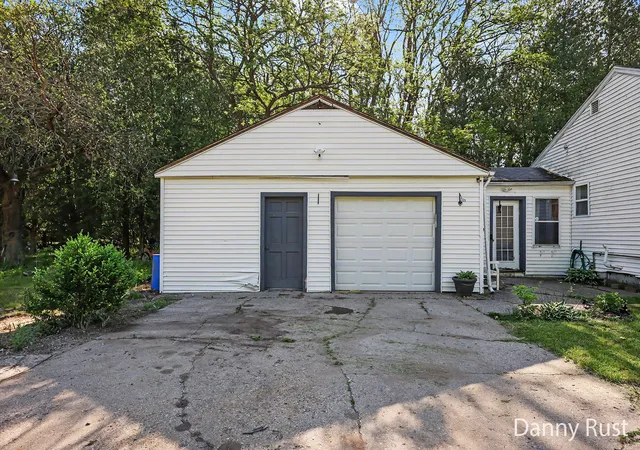 4th image of 1430 Delz Dr, Muskegon, MI 49445 | MLS# 71026026416