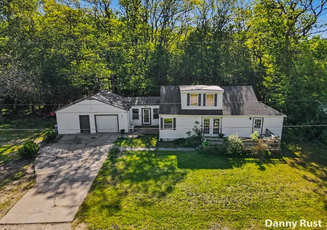 5th image of 1430 Delz Dr, Muskegon, MI 49445 | MLS# 71026026416