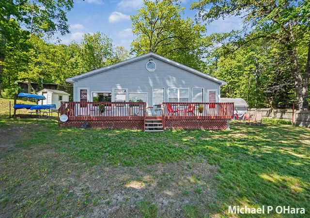 1st image of 818 W Wells St, White Cloud, MI 49349 | MLS# 65026026453