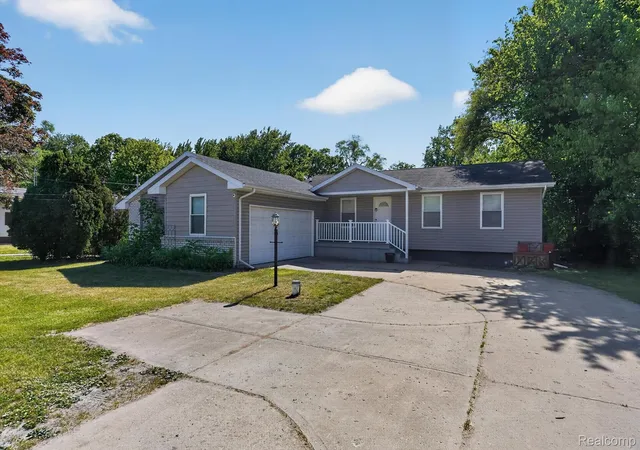 Photo 3 of Single family home for sale at 14232 North Rd, Fenton, MI 48430 | MLS# 20261040557 | Listing updated on 2026-09-13