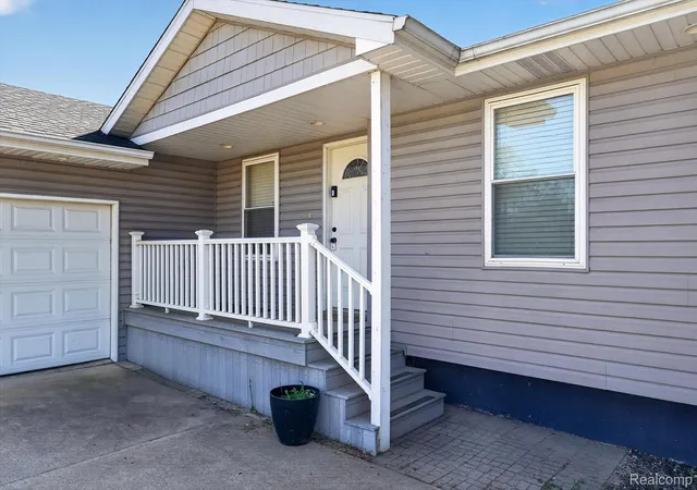 Photo 4 of Single family home for sale at 14232 North Rd, Fenton, MI 48430 | MLS# 20261040557 | Listing updated on 2026-09-13
