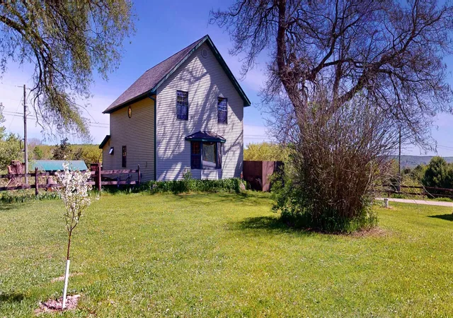 4th image of 8807 Rogers Rd, East Jordan, MI 49727 | MLS# 78080069122