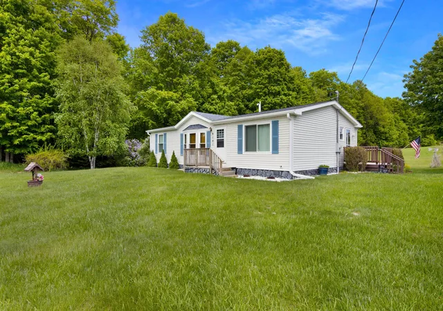 Photo 1 of Single family home for sale at 9101 S Nash Rd, Maple City, MI 49664 | MLS# 78080069123 | Listing updated on 2026-06-08