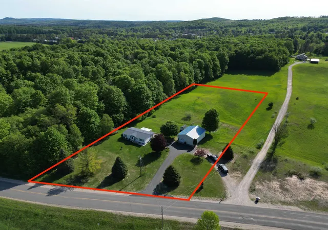Photo 2 of Single family home for sale at 9101 S Nash Rd, Maple City, MI 49664 | MLS# 78080069123 | Listing updated on 2026-06-08