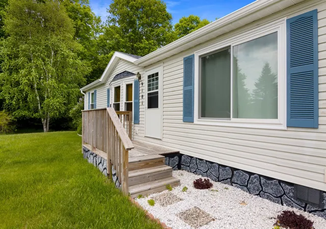 Photo 3 of Single family home for sale at 9101 S Nash Rd, Maple City, MI 49664 | MLS# 78080069123 | Listing updated on 2026-06-08