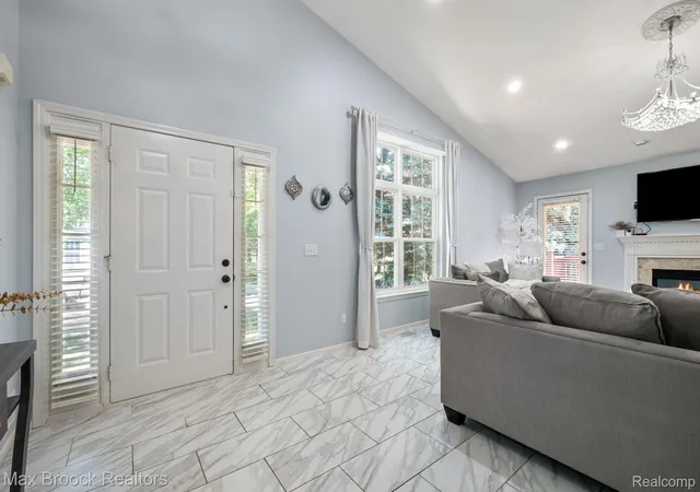 Listing Photo 5 - Condo for sale in building located at 41222 Bermuda Dr, Sterling Heights, MI 48314