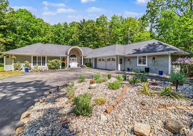 2nd image of 5389 Ridge Rd, Pentwater, MI 49449 | MLS# 67026026496