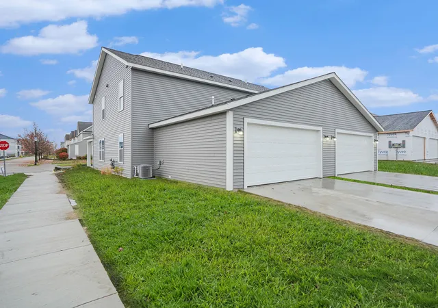 Listing Photo 4 - Condo for sale in building located at 832 Winchester St, Holland, MI 49423